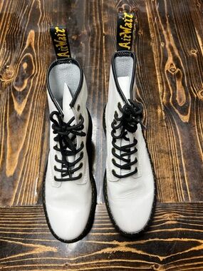 DR. MARTENS ZAVALA COMBAT WOMEN'S BOOTS WHITE PATENT LEATHER SIZE 8